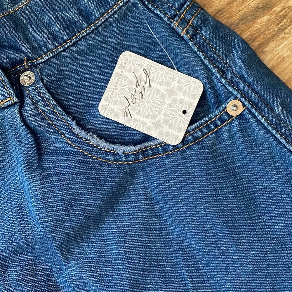 We The Free fringed, cut off jean shorts - Picture 3 of 4